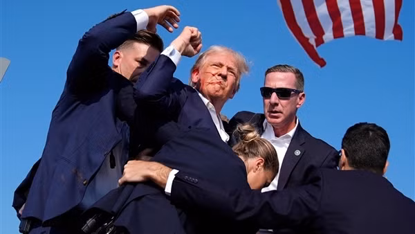 Cựu Tổng thống Mỹ Donald Trump bị bắn khi đang vận động tranh cử