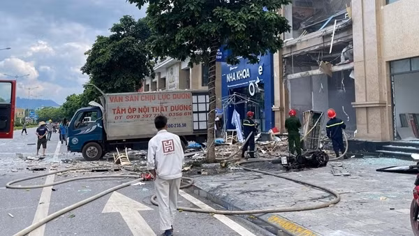 Sau tiếng nổ lớn tại nhà hàng đang sửa chữa, nhiều người bị trọng thương