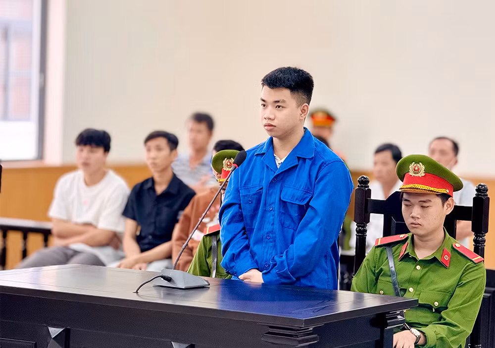 Thanh niên chém chết chủ nợ, lĩnh án 19 năm tù -0