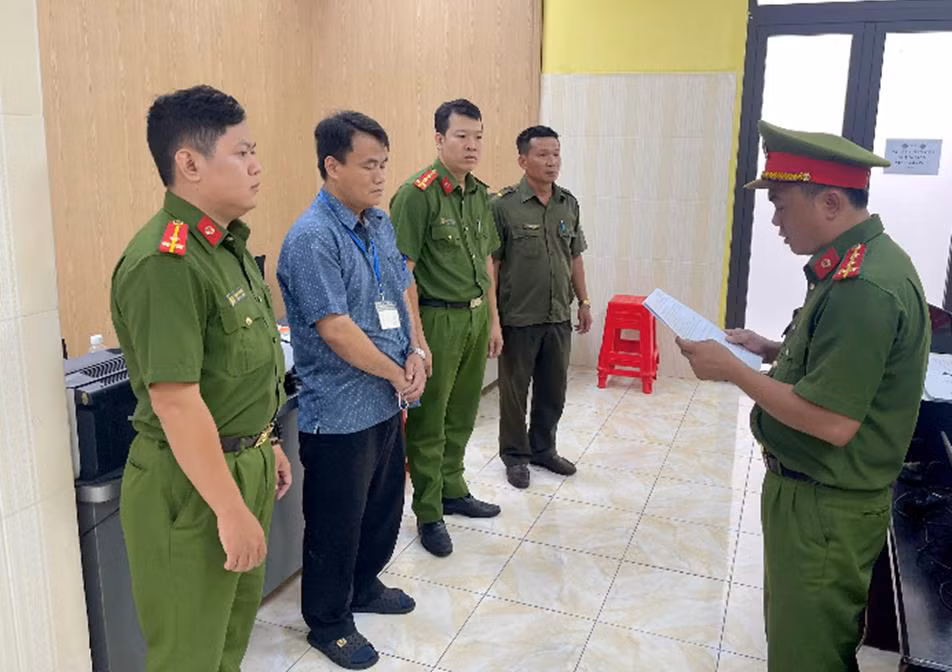 Bắt giam trưởng dây chuyền Trung tâm Đăng kiểm nhận hối lộ -0