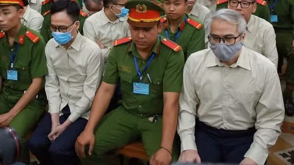 Cựu Cục trưởng Cục Đăng kiểm chi tiền để "tìm hiểu" thông tin về mình khi bị điều tra