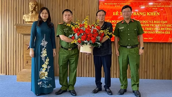Bộ Giáo dục và Đào tạo tặng Bằng khen cho Công an TP Đà Nẵng