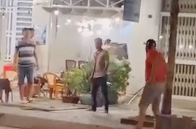 Chém đứt lìa bàn tay bạn vì không chịu trả nợ -0