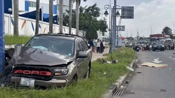 Chạy ngược chiều trong làn hỗn hợp bị xe bán tải tông tử vong