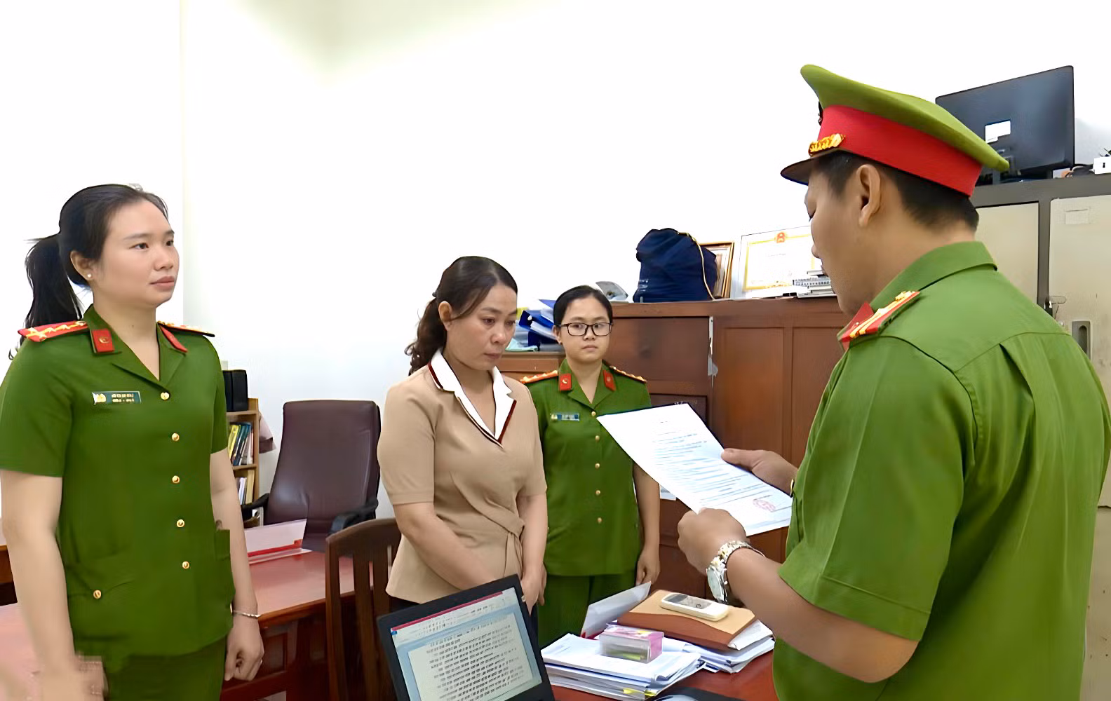 Miền Tây vẫn còn nhiều “nước mắt hụi” -0