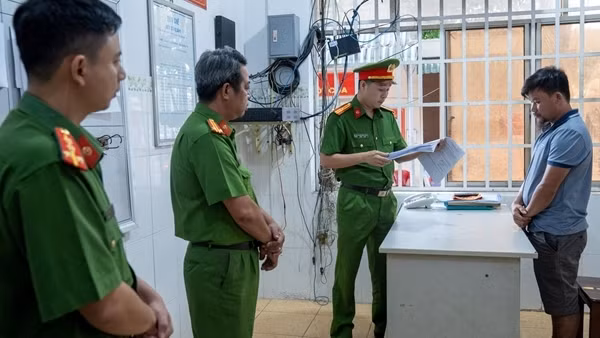 Bắt tạm giam tài xế xe container đi ngược chiều gây tai nạn chết người