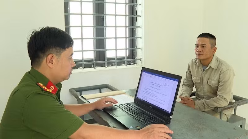 Dùng chiêu quay phim, chụp ảnh rồi đe dọa tống tiền doanh nghiệp