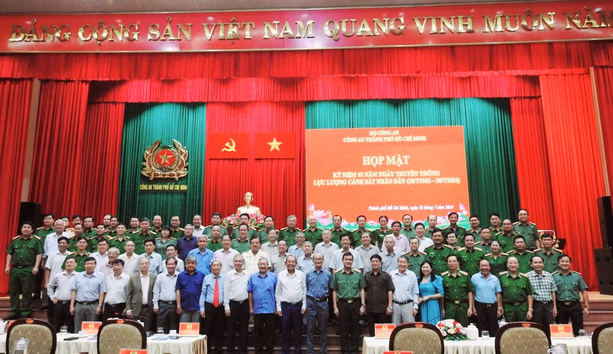Công an TP Hồ Chí Minh họp mặt kỷ niệm 62 năm Ngày Truyền thống lực lượng CSND -0