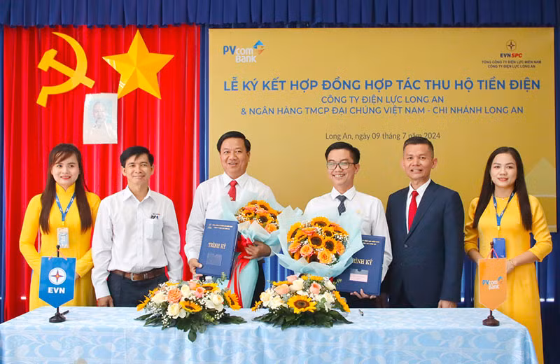 PVcomBank và Công ty Điện lực Long An ký kết hợp đồng thu hộ tiền điện -0
