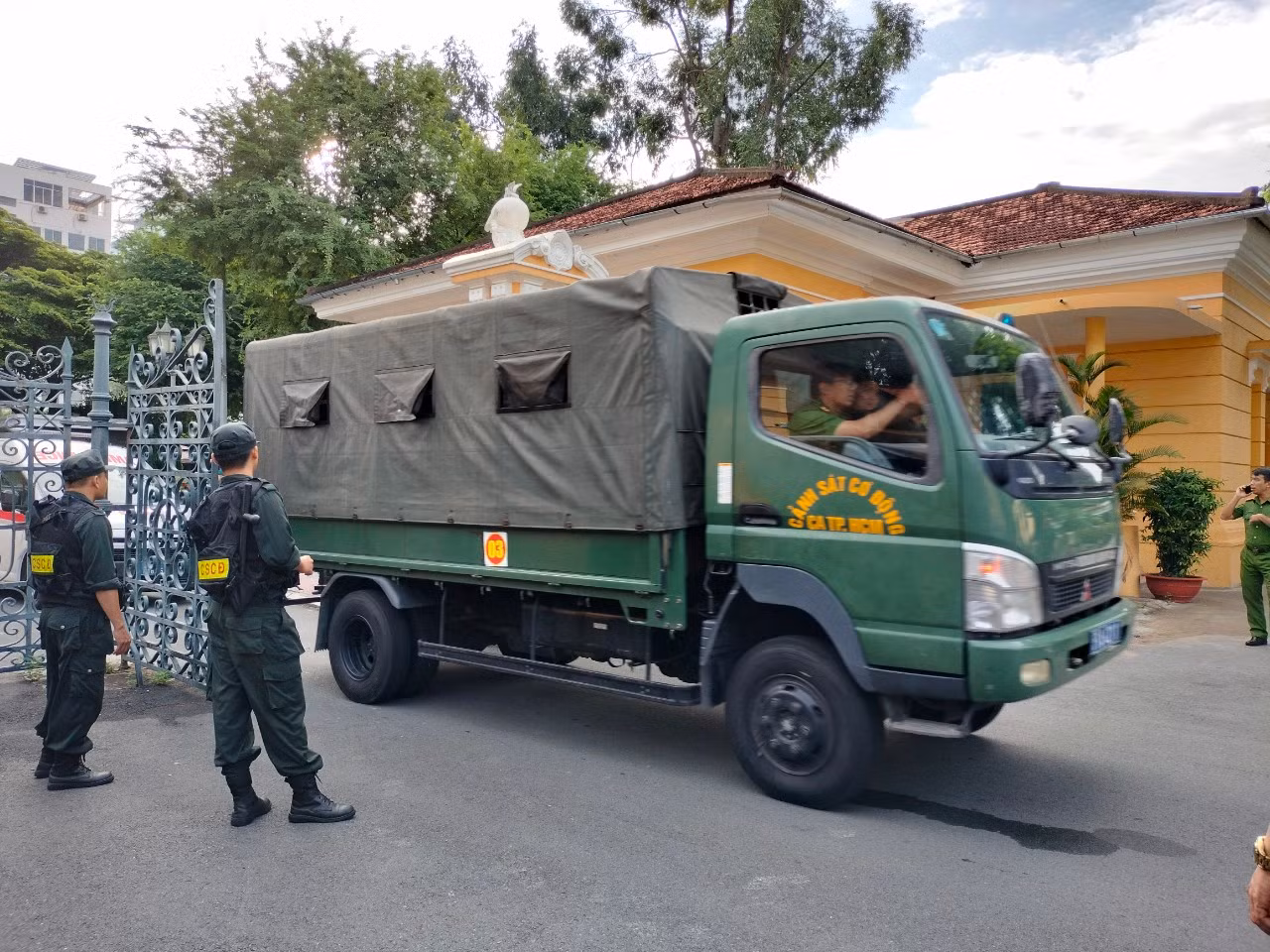 Những hình ảnh đầu tiên tại phiên tòa xét xử vụ án tại Cục Đăng kiểm Việt Nam và các địa phương -3