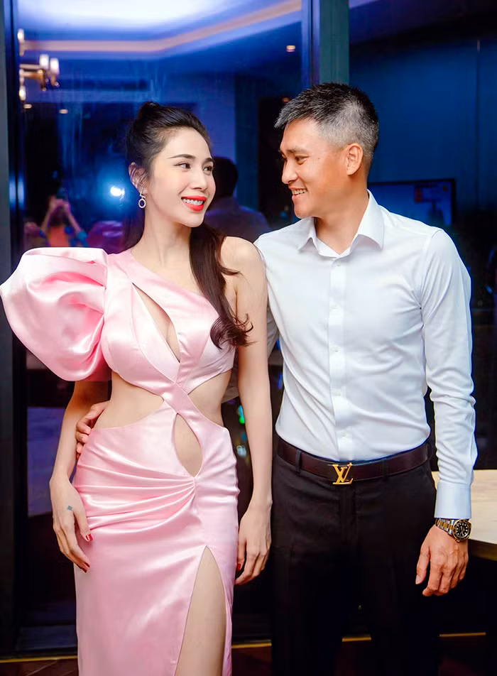 Khúc tình ca bay qua sân cỏ bóng đá -0