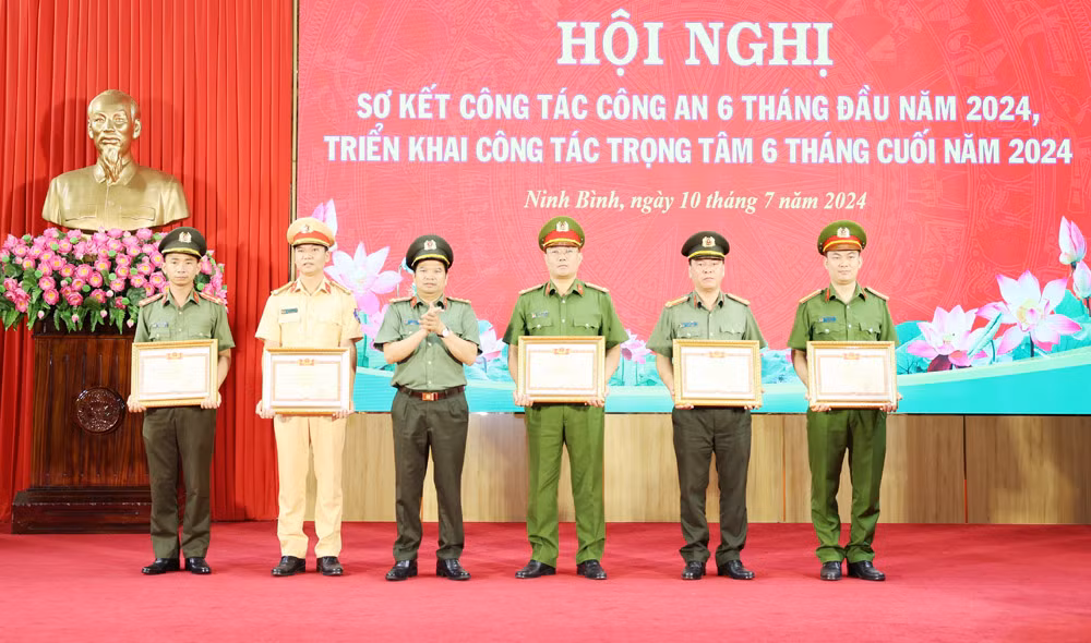 Công an các đơn vị, địa phương tổ chức hội nghị sơ kết công tác 6 tháng đầu năm 2024 -0
