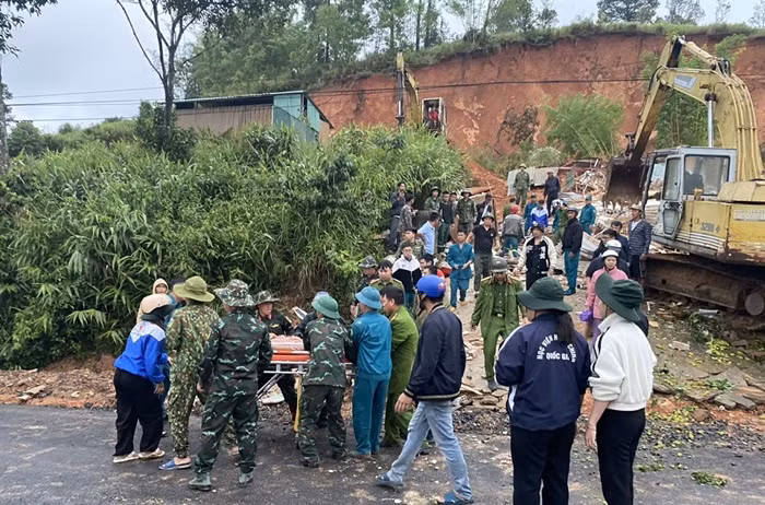 Lở đất gây sập nhà lúc đang ngủ, một người tử vong -0