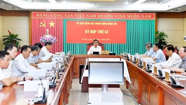Ủy ban Kiểm tra Trung ương kỷ luật, đề nghị kỷ luật nhiều cán bộ