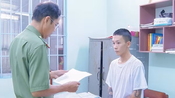 Công an xã bắt đối tượng mang súng đi giải quyết mâu thuẫn