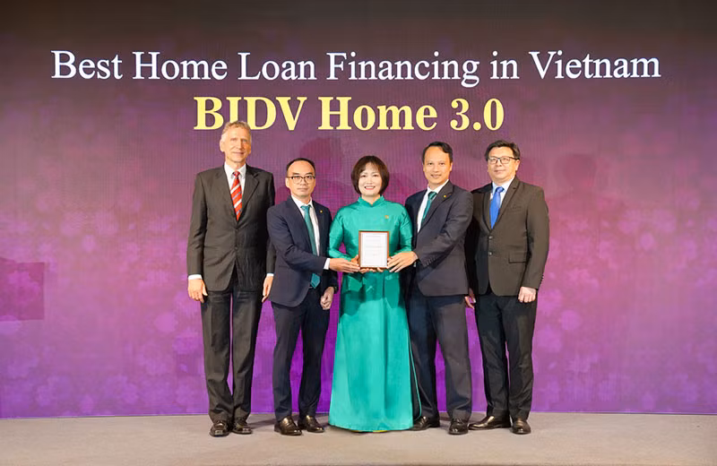 BIDV nhận “cú đúp” giải thưởng uy tín trong lĩnh vực ngân hàng bán lẻ -0