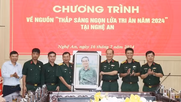 Hội Nhà báo Việt Nam triển khai chương trình 'Thắp ngọn lửa tri ân'