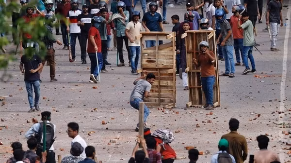 Bangladesh đóng cửa hàng loạt trường học vì biểu tình bạo lực