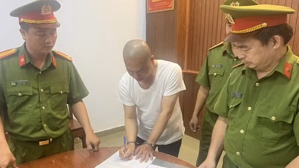 Tự xưng sư thầy có bằng Thạc sĩ và Tiến sĩ để lừa đảo