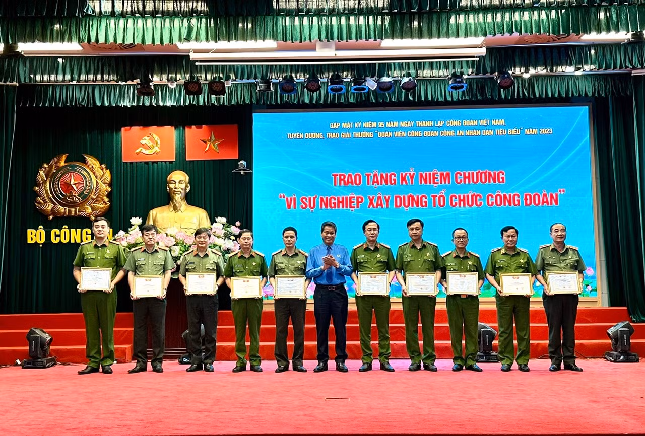 Bộ Công an vinh danh 20 đoàn viên công đoàn CAND tiêu biểu nhân Kỷ niệm 95 năm Ngày thành lập Công đoàn Việt Nam -0