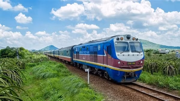 Lại thêm trường hợp phụ lái tàu Hà Nội-Lào Cai bị ném đá trúng đầu