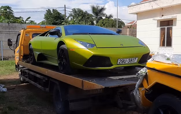 Tiêu hủy siêu xe Lamborghini và MercedesBenz G63 AMG nhập lậu