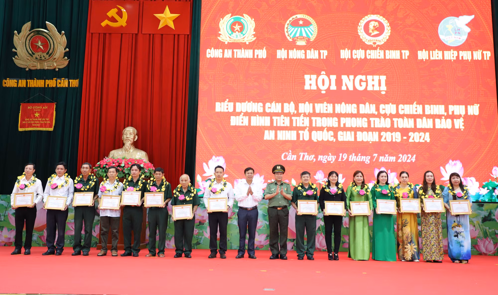 Biểu dương điển hình tiên tiến trong phong trào toàn dân bảo vệ an ninh Tổ quốc -0