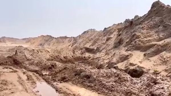 Phát hiện bãi chứa hơn chục nghìn mét khối cát không rõ nguồn gốc