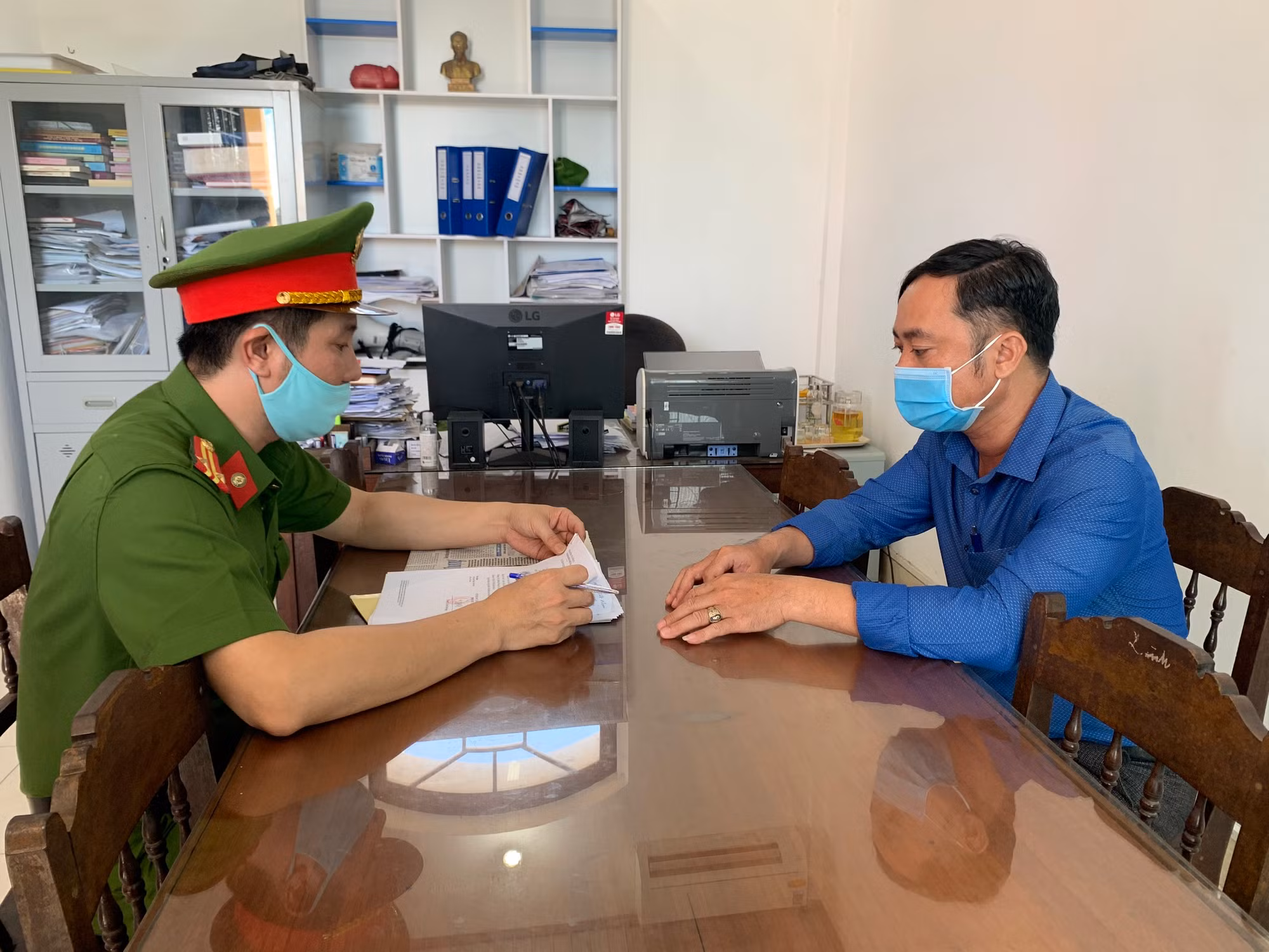 Khởi tố thêm 13 đối tượng trong vụ kê khống 353 ngôi mộ giả -0