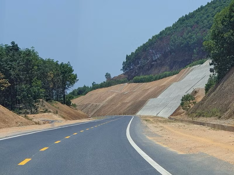 Đề nghị đưa thêm đoạn cao tốc La Sơn-Hoà Liên vào khai thác từ 12/4 -0