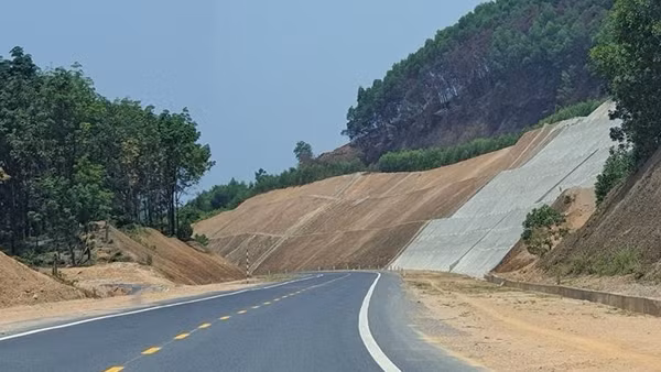 Đề nghị đưa thêm đoạn cao tốc La Sơn- Hoà Liên vào khai thác từ 12/4