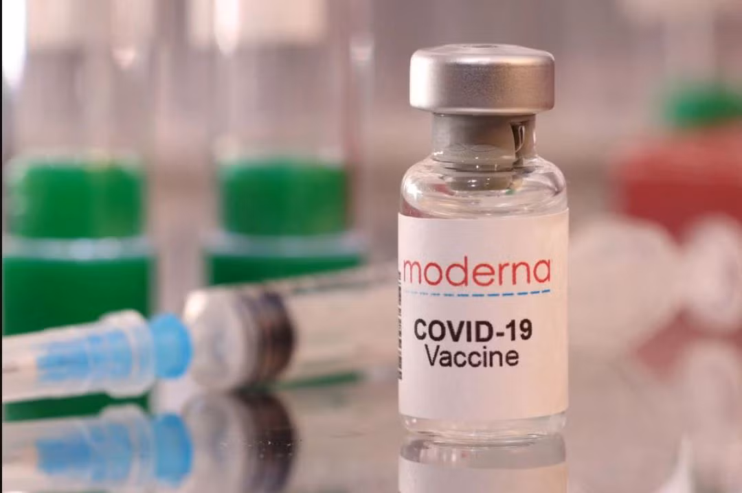 Phát hiện dị vật lạ, Moderna thu hồi hàng trăm nghìn liều vaccine COVID-19 -0