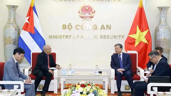 Tăng cường ứng dụng công nghệ thông tin, chuyển đổi số khi thực hiện dân chủ cơ sở trong CAND ảnh 4