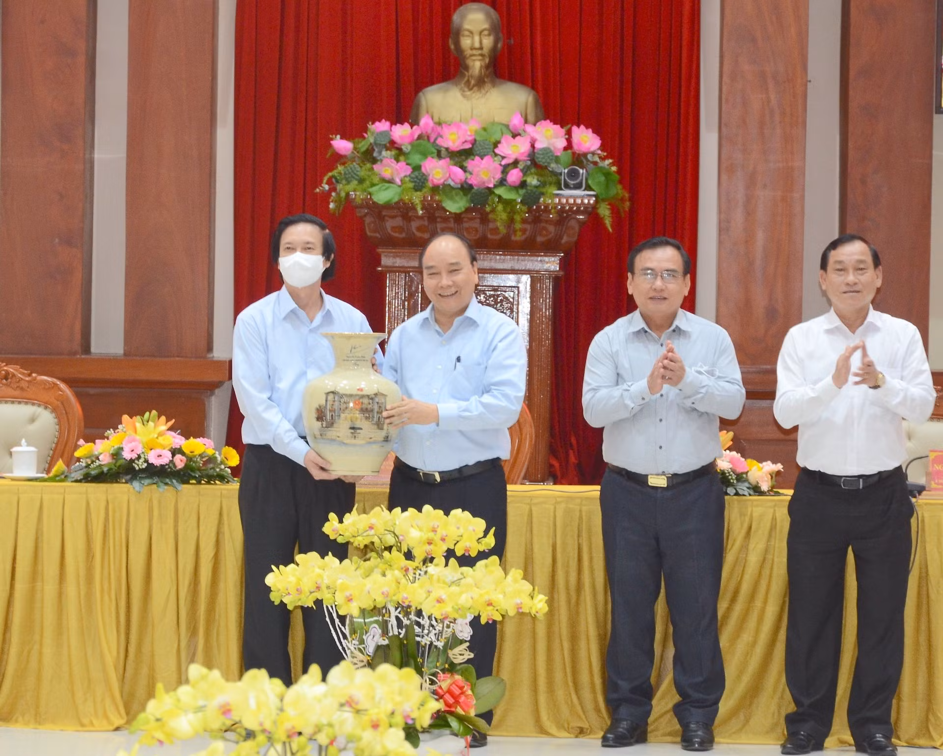 Chủ tịch nước Nguyễn Xuân Phúc thăm, làm việc tại tỉnh Tiền Giang -0