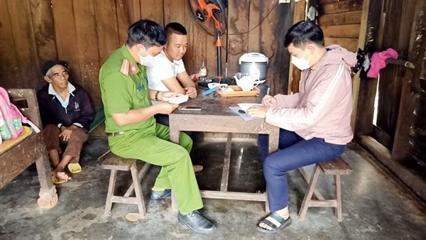 Cảnh sát khu vực giúp người nghèo khó, bệnh tật ảnh 2