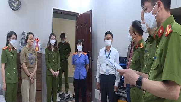 Nhóm xe ôm "cò mồi" ăn chênh lệch theo đơn thuốc ảnh 3