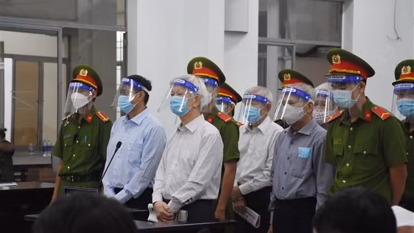 Xét xử hai cựu Chủ tịch UBND tỉnh Khánh Hòa cùng 5 đồng phạm