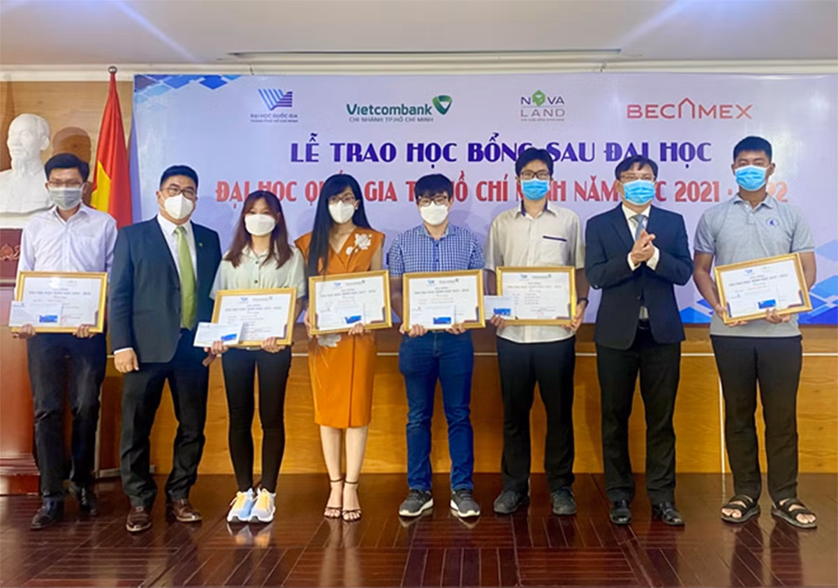 Tập đoàn Novaland trao tặng học bổng đến các học viên, nghiên cứu sinh Đại học Quốc gia TP HCM -0