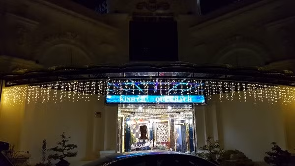 Khởi tố 10 đối tượng thuê phòng VIP để “hút hít” ảnh 3