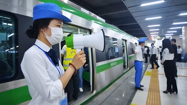 Hạn chế xe máy, cần lộ trình "trưởng thành" của giao thông công cộng ảnh 4