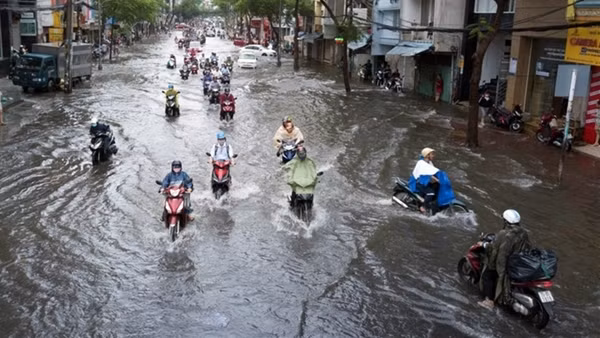 Miền Bắc ngớt mưa, nắng nhiều; Trung và Nam Bộ mưa tầm tã ảnh 2