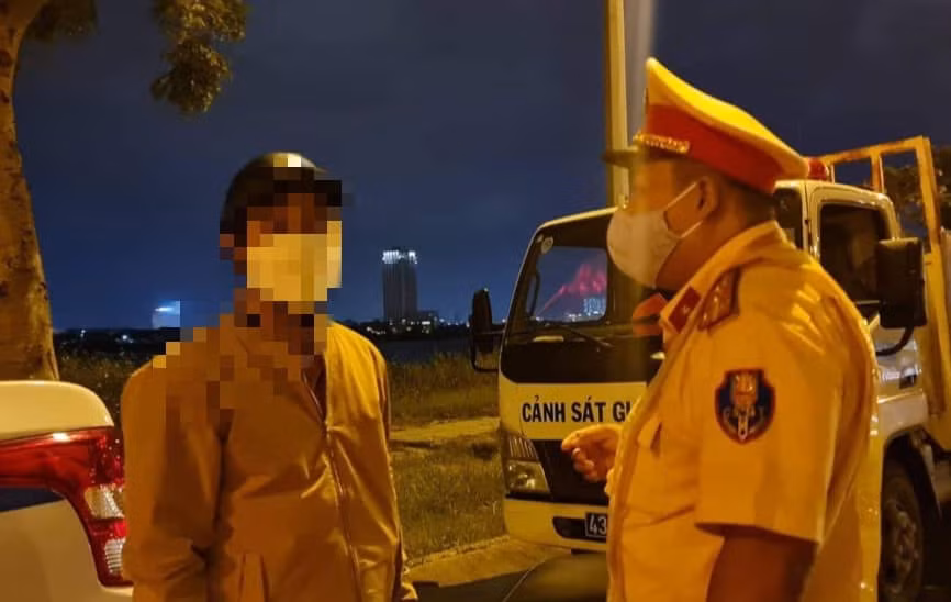 Đà Nẵng: Tài xế có nồng độ cồn kịch khung còn đòi CSGT “gỡ” biên bản phạt -0
