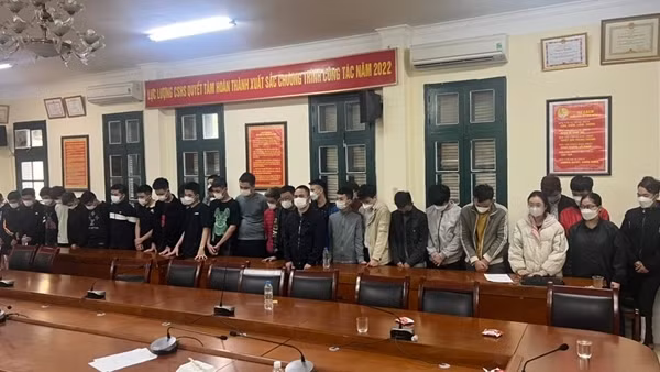 Lên Facebook rao nhận làm giấy tờ "cam đoan là thật" ảnh 2