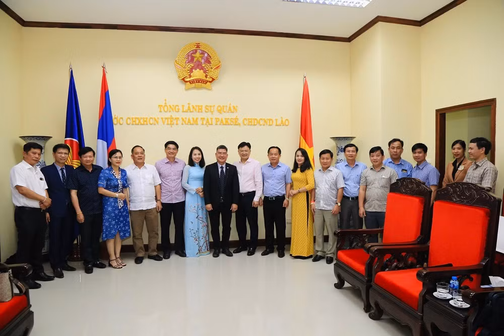 Công an Thừa Thiên-Huế đón nhận Huy chương lao động của Chính phủ nước DHDCND Lào -0
