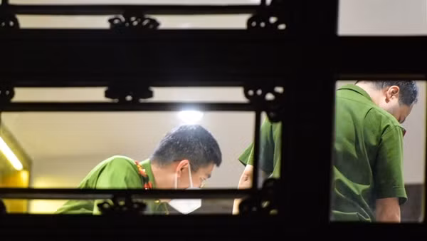 Những hình ảnh bên trong cuộc khám xét trụ sở tập đoàn Tân Hoàng Minh