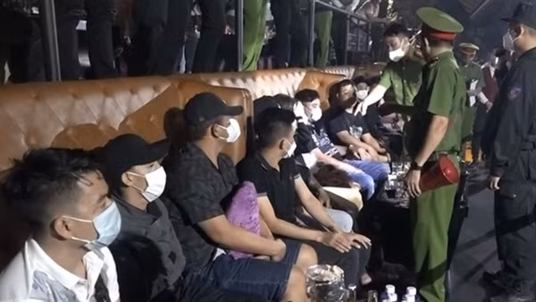 Trong 1 tháng, bar&nbsp;Ferso lần thứ 3 để "dân bay" chơi ma túy ảnh 2