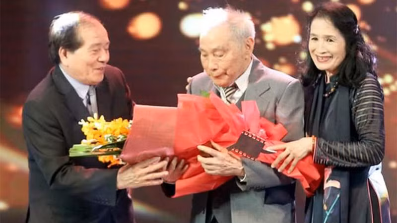 nhà biên kịch hoàng tích chỉ được nhà nước tặng giải thưởng hồ chí minh về văn học nghệ thuật cho tác phẩm trên vĩ tuyến 17.png -0