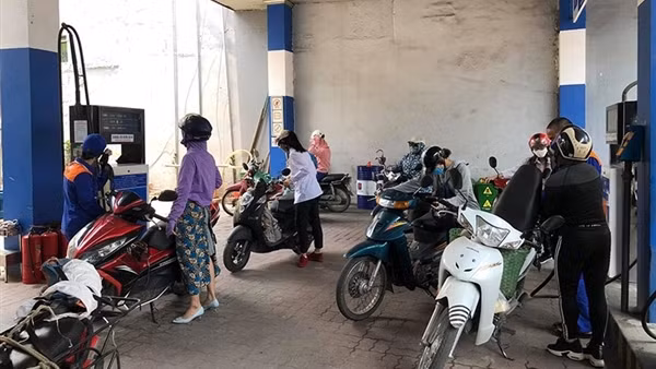 Giá xăng giảm mạnh hơn 3.000 đồng/lít ảnh 2