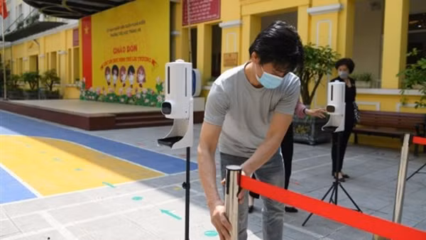 Phụ huynh, học sinh náo nức sách áo ngỡ như mùa khai giảng ảnh 10