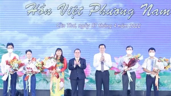 Khai mạc Liên hoan Đờn ca tài tử và Lễ hội Bánh dân gian Nam Bộ